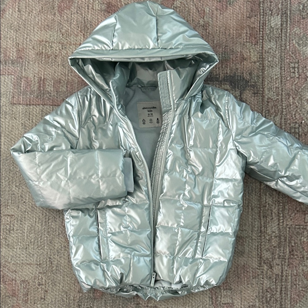 Brand new never worn Abercrombie puffer coat in silver/blue